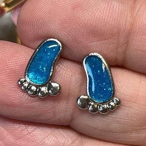 2/20 Pretty silver and blue foot print/baby’s feet earrings